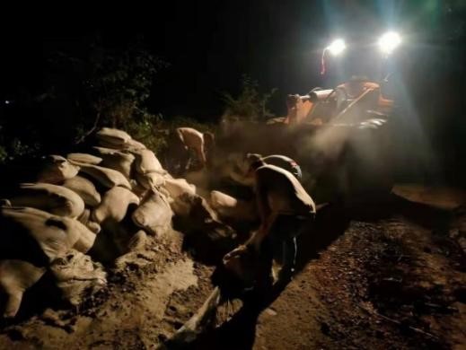 1638170350295023665.jpg 夜晚施工现场1.jpg