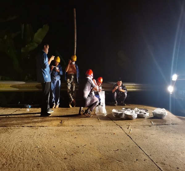 1638170354485019613.jpg 夜晚施工现场2.jpg