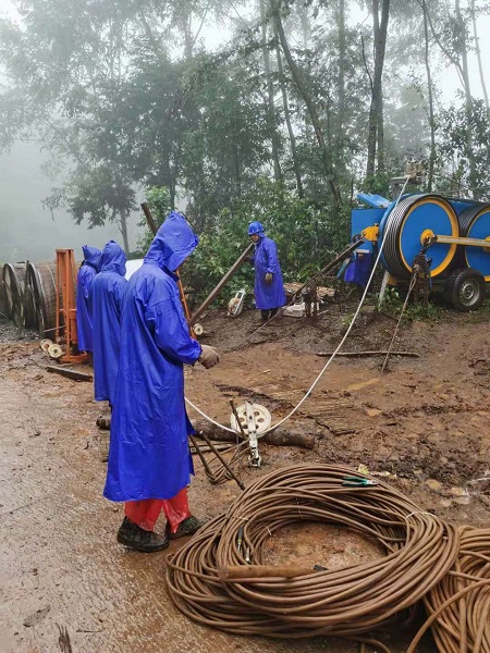 1638170395883074546.jpg 雨季施工现场.jpg