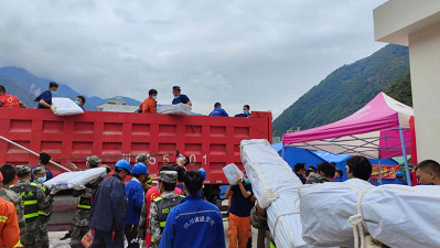 1663830298771093495.png 2搬运应急物资.png