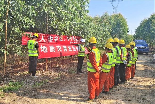 1687749693303004984.jpg 应急逃生演练活动.jpg