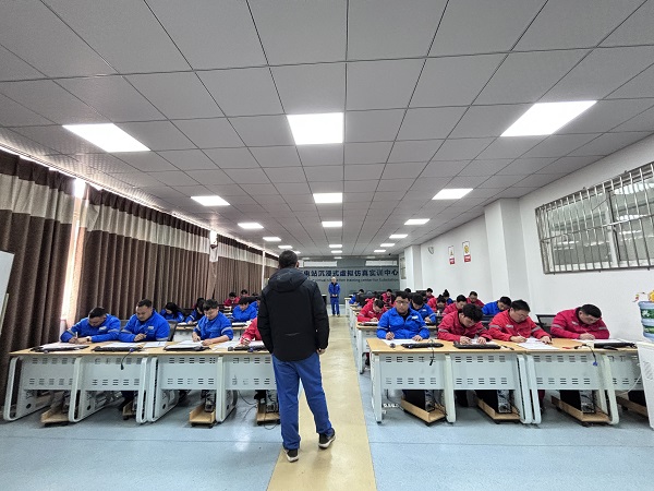 1744168221998032396.jpg 理论考试.jpg