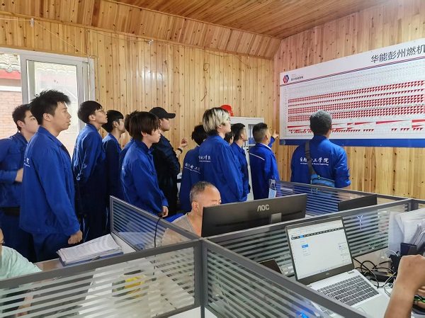 1751007430593057999.jpg 彭州项目负责人介绍项目整体施工进度及概况.jpg