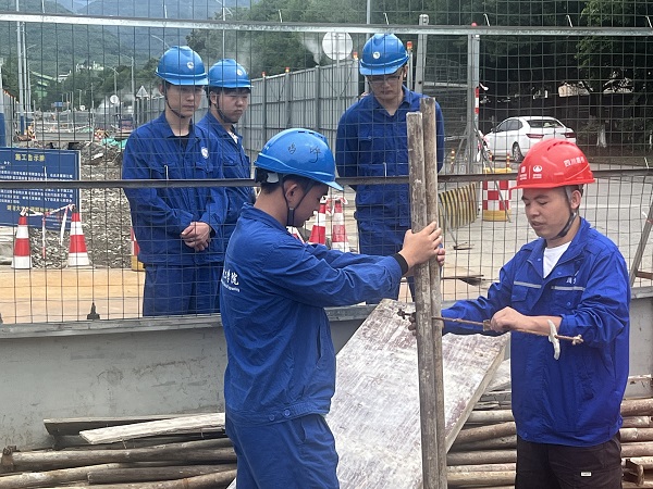 1751007464075078117.jpg 现场支模教学.jpg